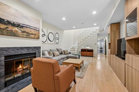 623 West Drummond Place Chicago IL 60614