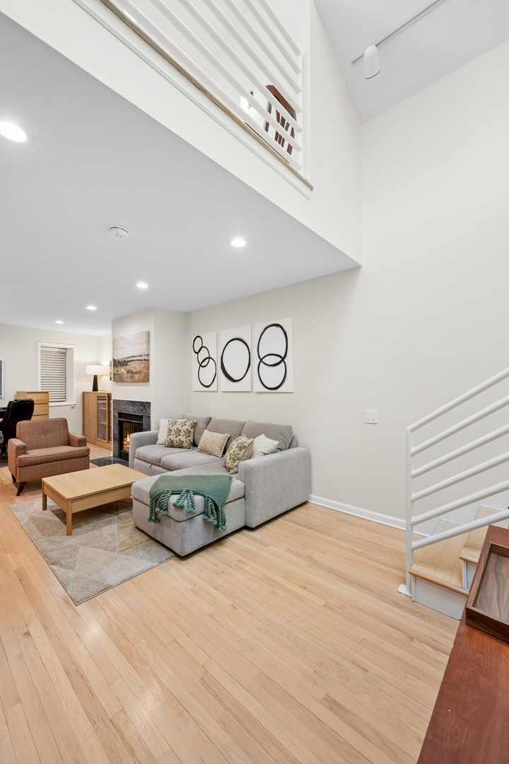623 West Drummond Place Chicago IL 60614