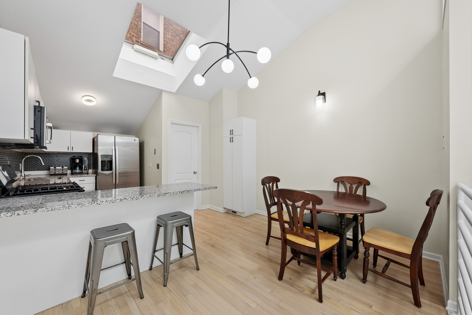 623 West Drummond Place Chicago IL 60614