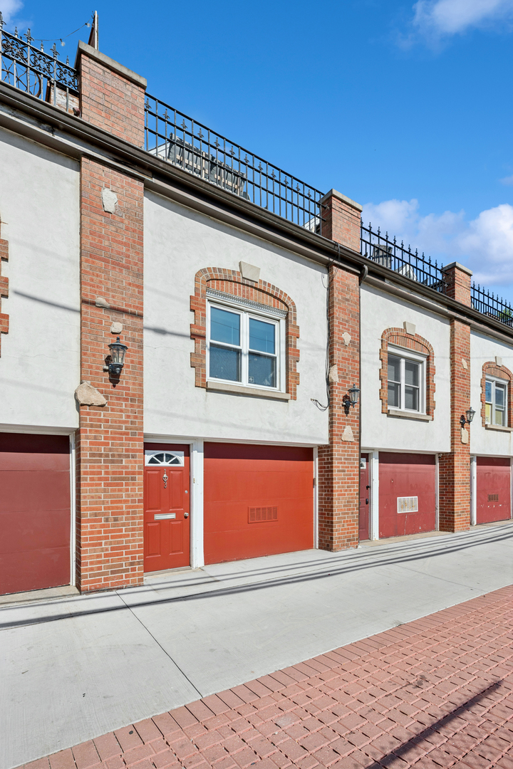 623 West Drummond Place Chicago IL 60614