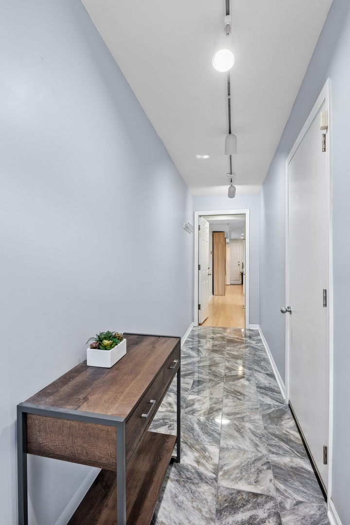 623 West Drummond Place Chicago IL 60614