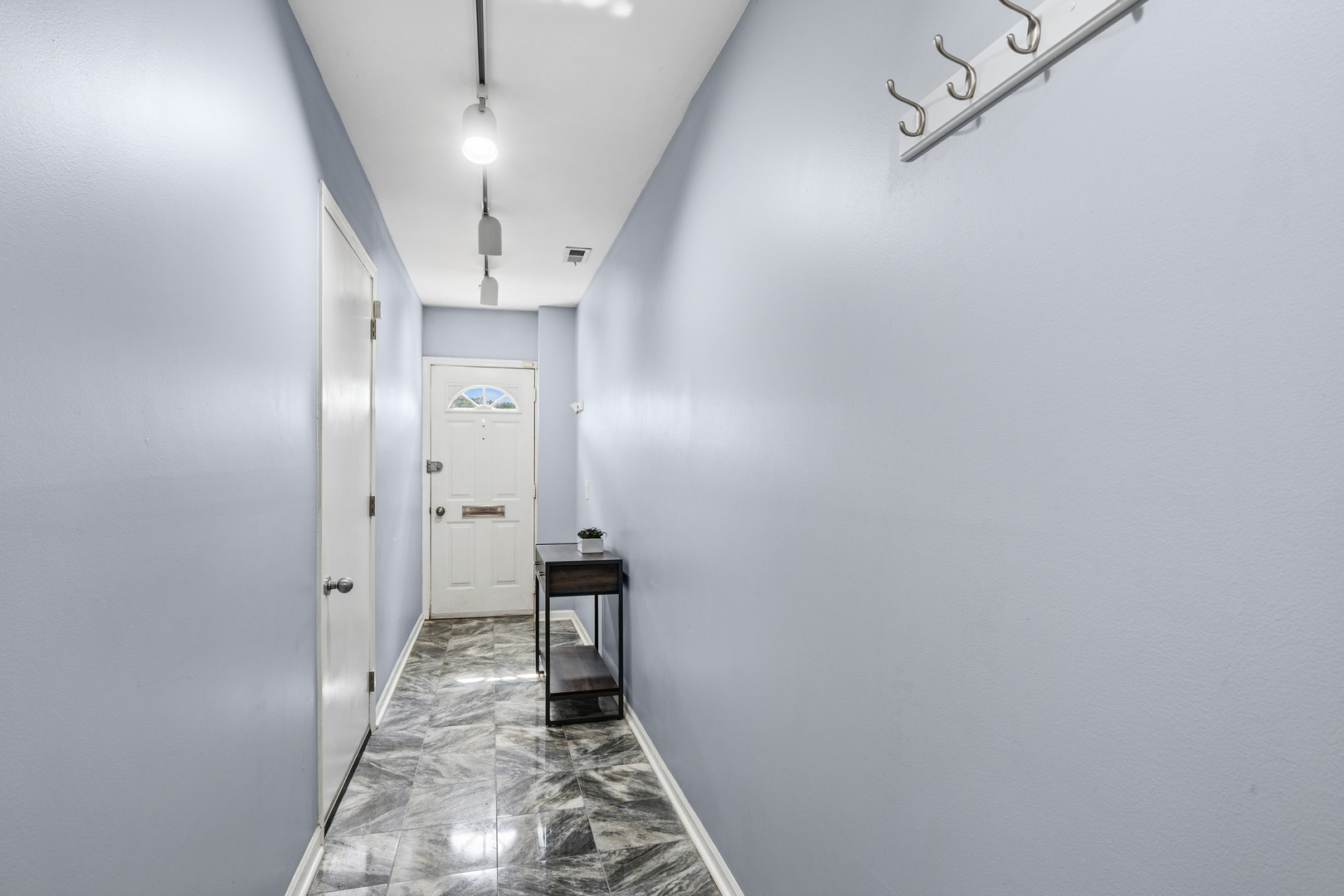 623 West Drummond Place Chicago IL 60614