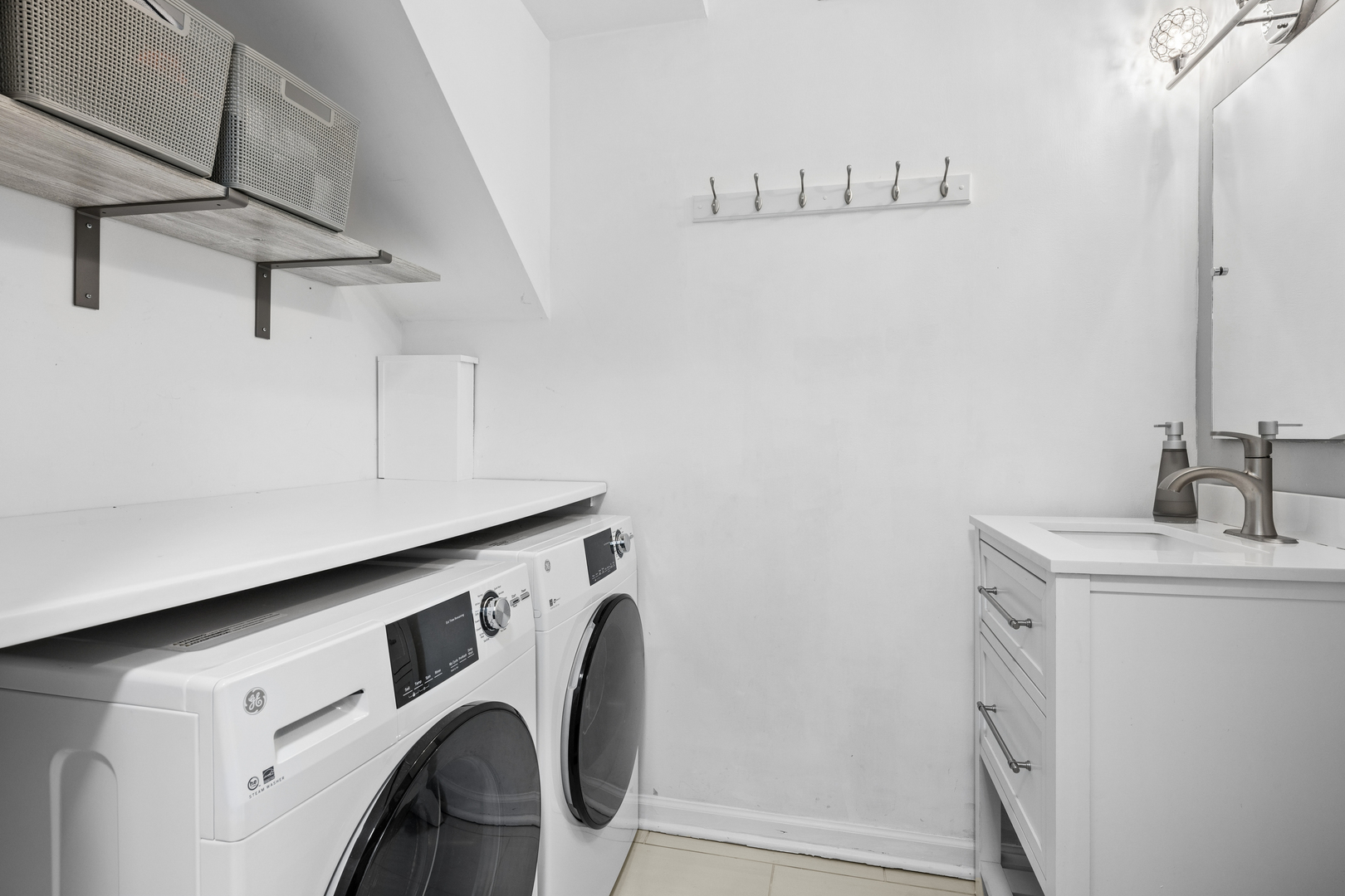 623 West Drummond Place Chicago IL 60614