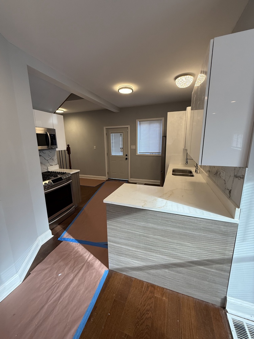 11243 South Eggleston Avenue Chicago IL 60628