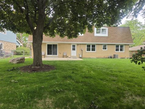 18W193 Holly Avenue Darien IL 60561