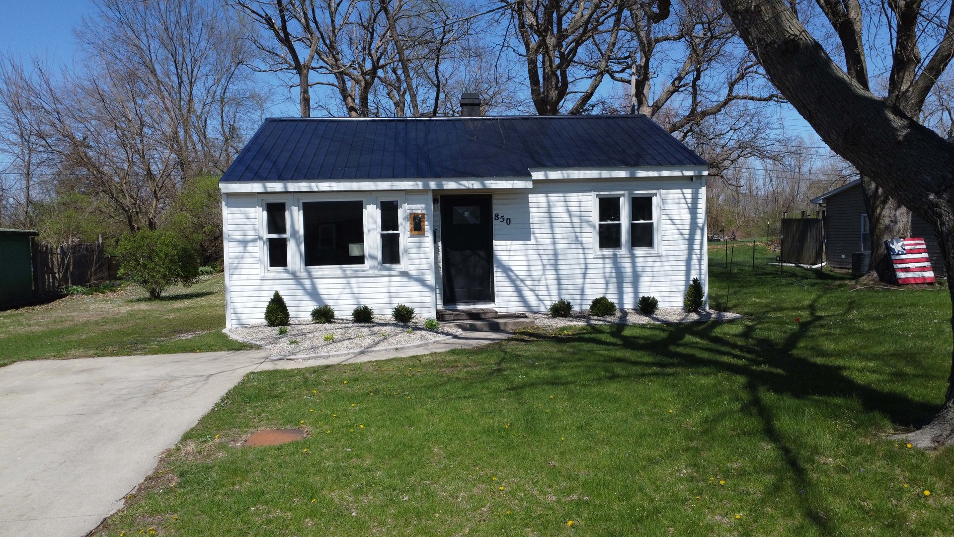850 East Locust Street Watseka IL 60970
