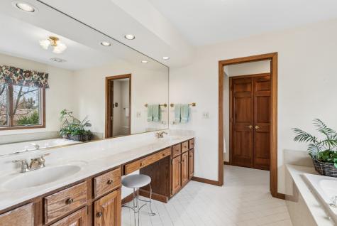 1204 Kristin Drive Libertyville IL 60048