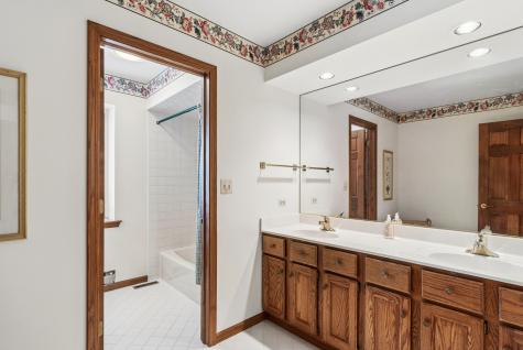 1204 Kristin Drive Libertyville IL 60048
