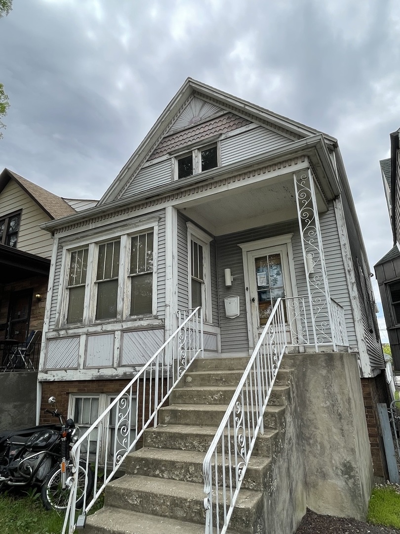 3248 North Richmond Street Chicago IL 60618