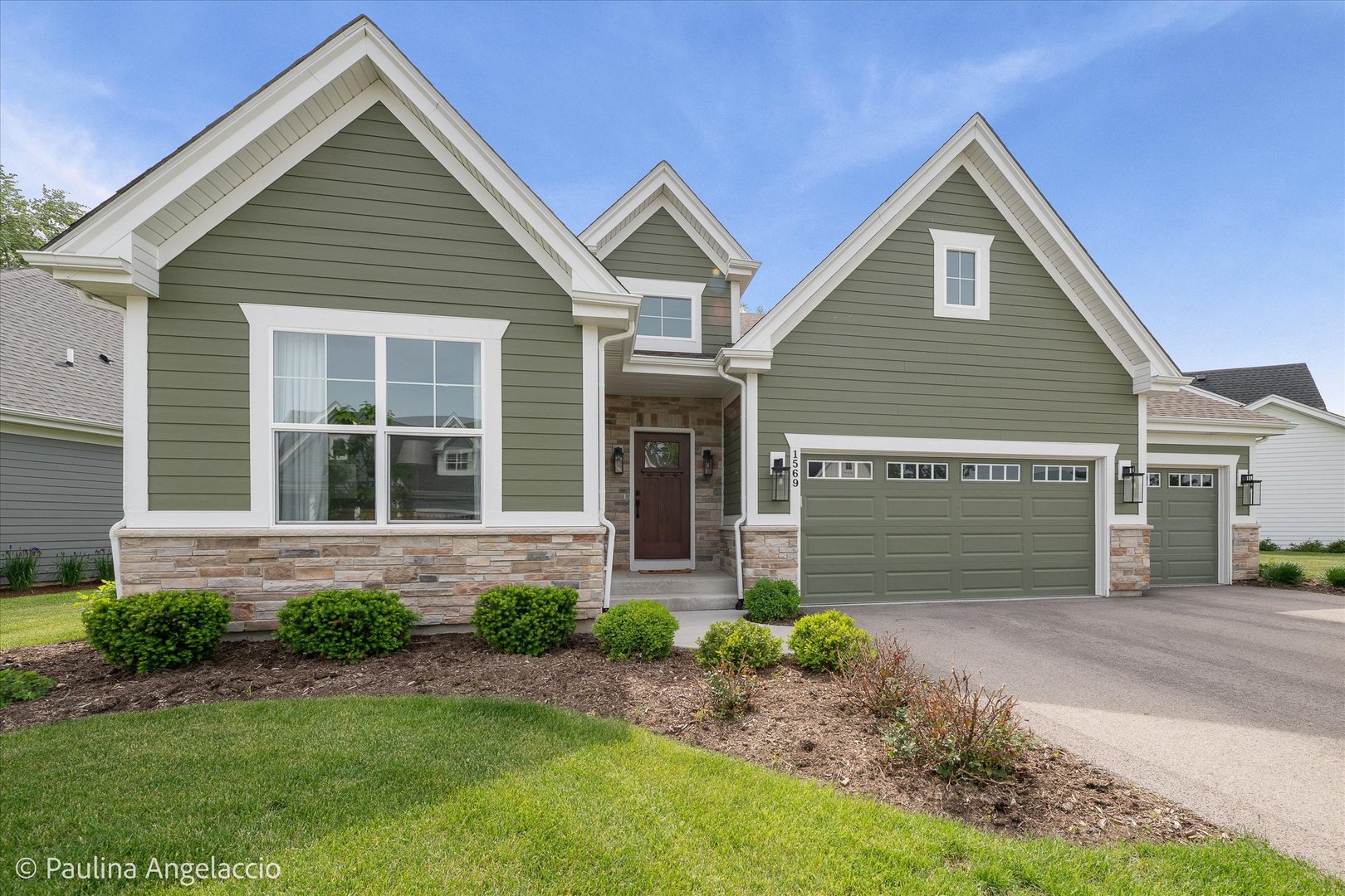 1569 Dempsey Drive St. Charles IL 60174