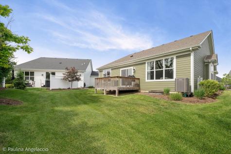 1569 Dempsey Drive St. Charles IL 60174