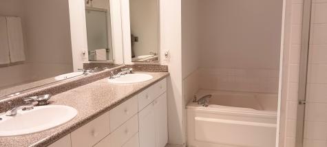 4922-B South Cornell Avenue Chicago IL 60615
