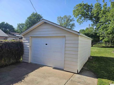 2041 Elm Street Quincy IL 62301
