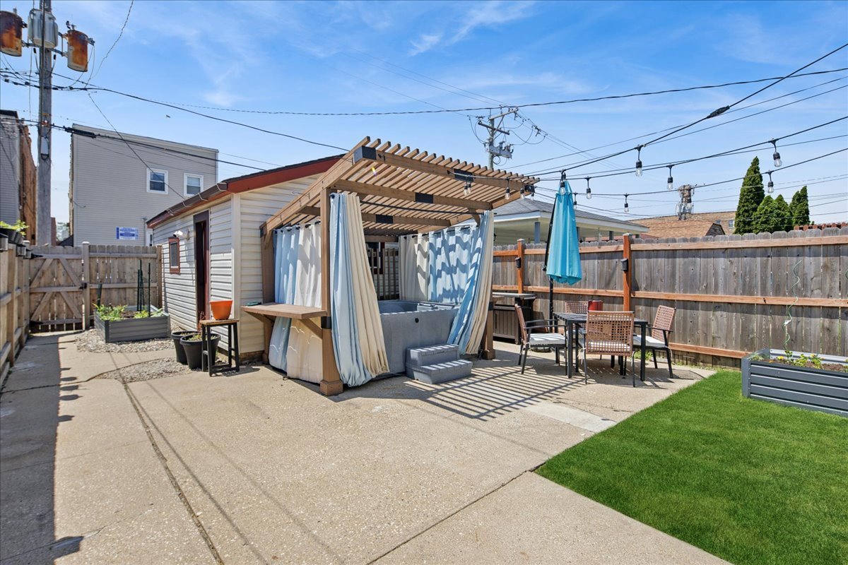 4450 North Kasson Avenue Chicago IL 60630