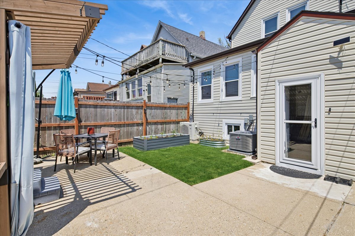 4450 North Kasson Avenue Chicago IL 60630