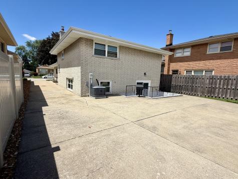 8927 South Sacramento Avenue Evergreen Park IL 60805