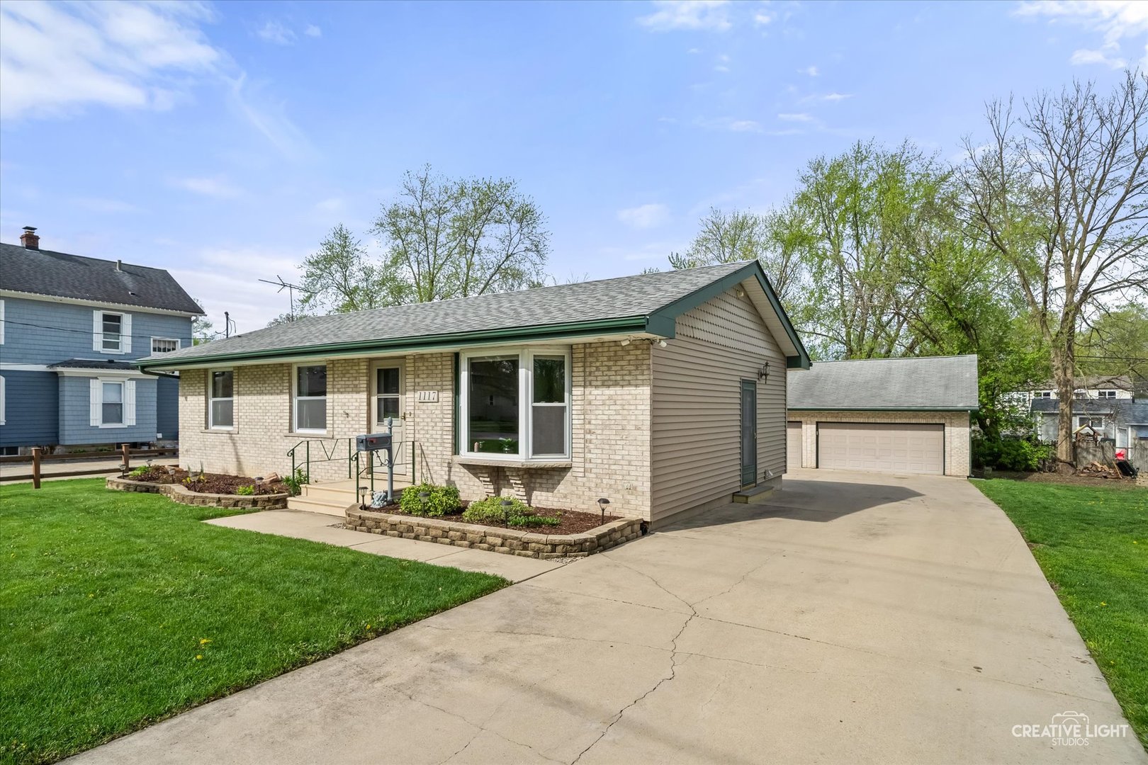 1117 Douglas Avenue Aurora IL 60505