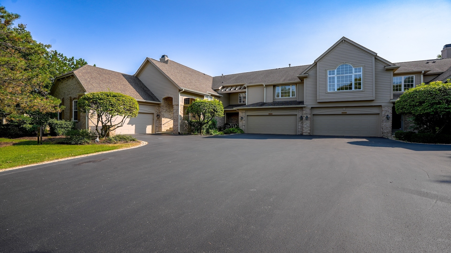 11043 Edgebrook Lane Indian Head Park IL 60525