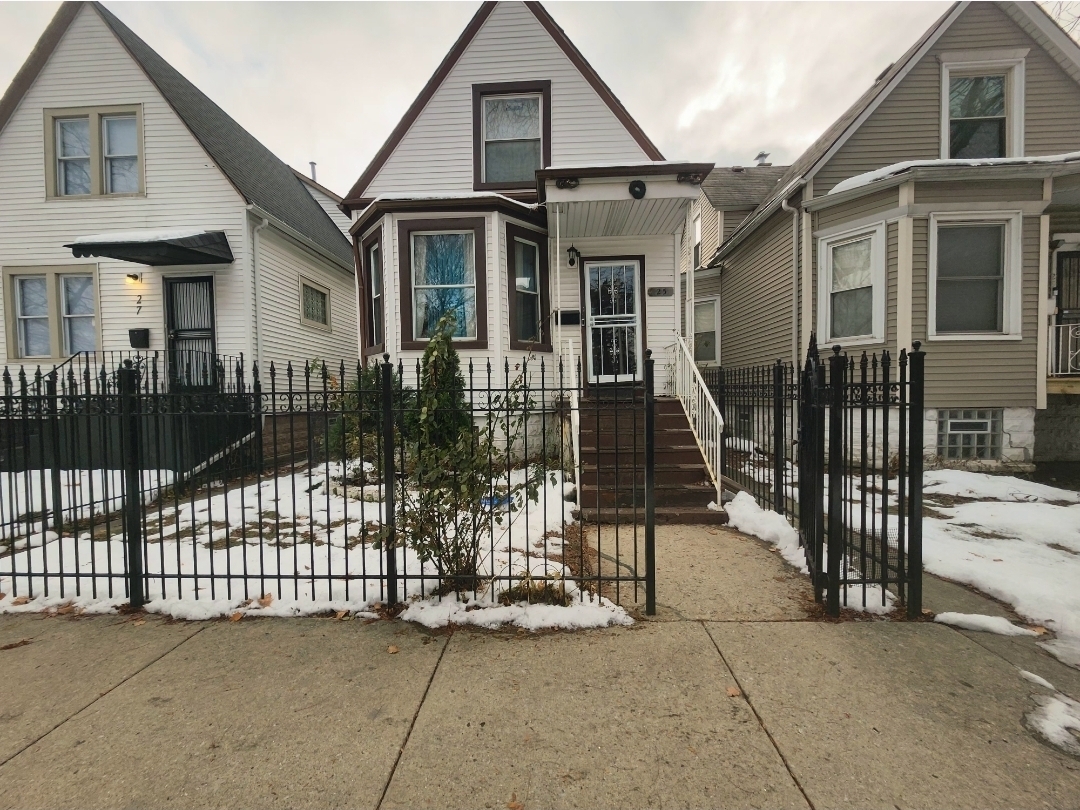 25 East 117th Place Chicago IL 60628