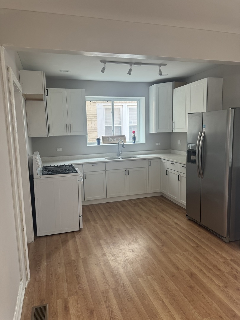 8110 South Chappel Avenue Chicago IL 60617