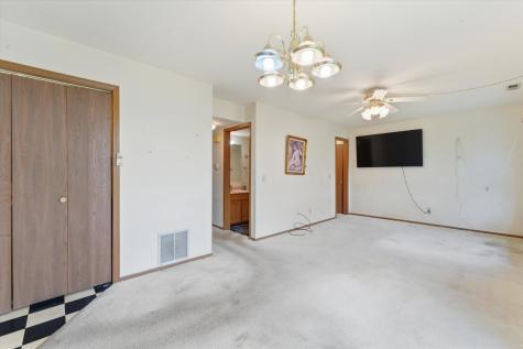 2456 Bridgewater Drive Woodstock IL 60098