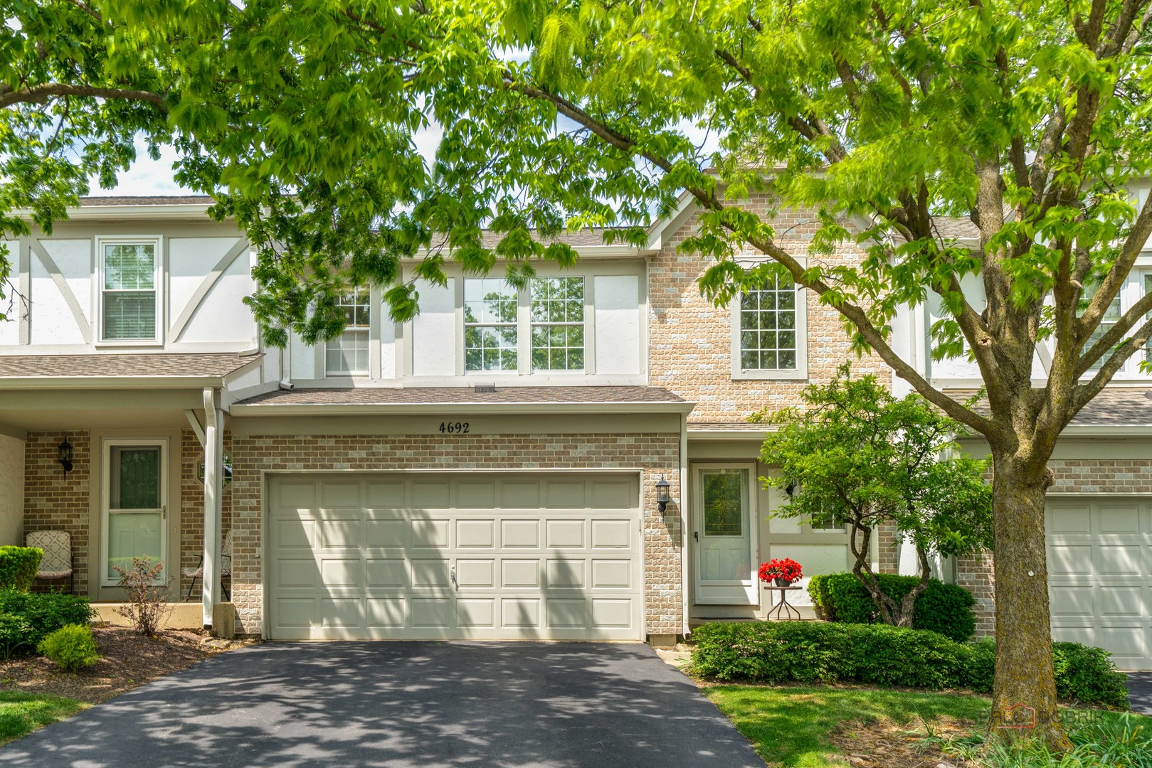 4692 North Sapphire Drive Hoffman Estates IL 60192
