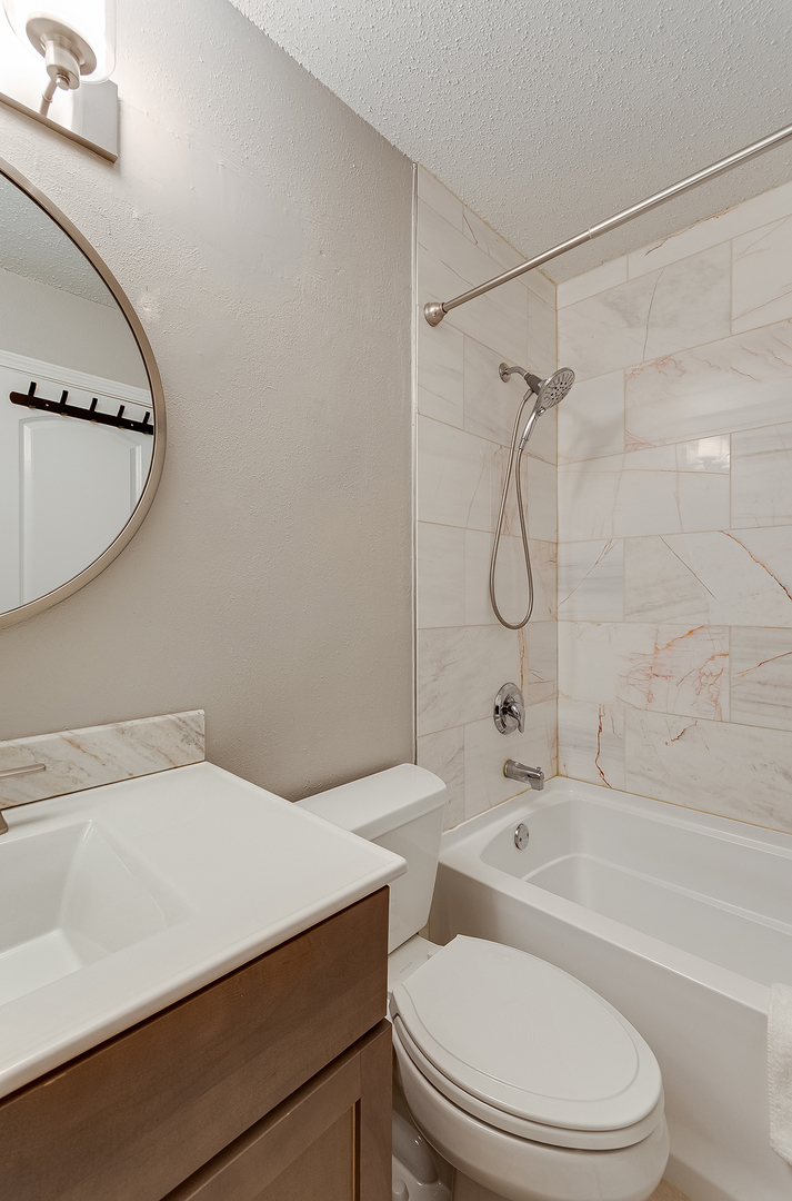 1008 Pheasant Run Lane Aurora IL 60504