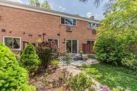 1534 Palmgren Drive Glenview IL 60025