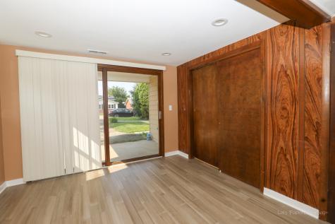 2413 20TH Street North Chicago IL 60064
