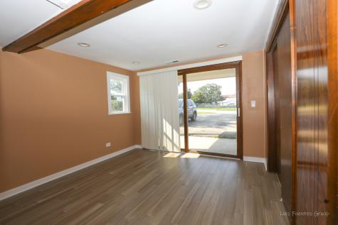 2413 20TH Street North Chicago IL 60064
