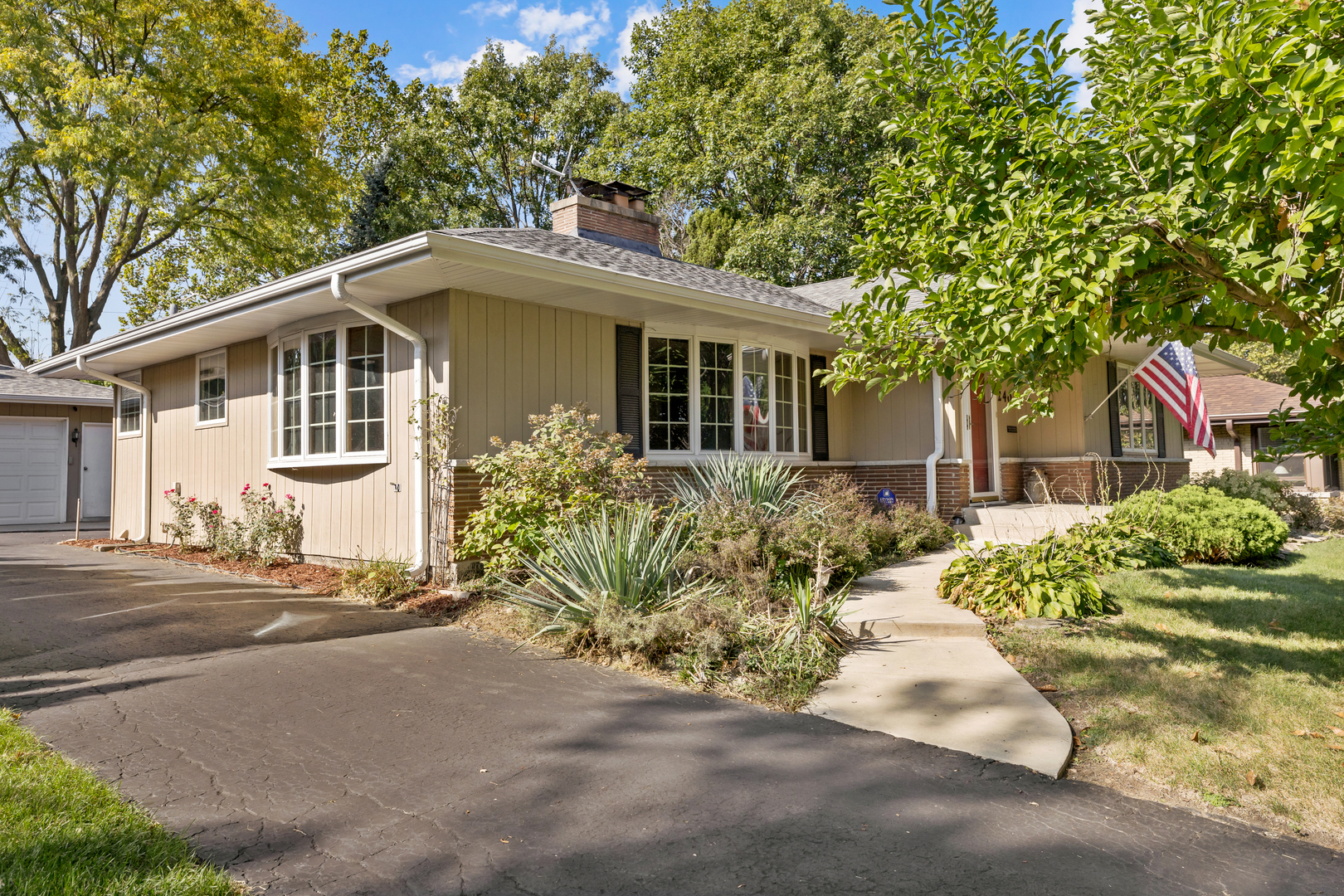 240 Scott Avenue Glen Ellyn IL 60137