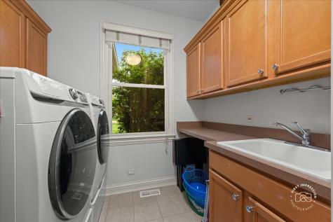 38W535 Red Bay Court St. Charles IL 60175