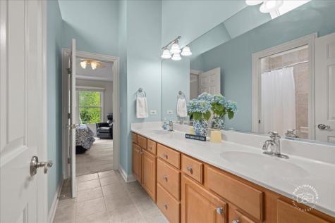 38W535 Red Bay Court St. Charles IL 60175