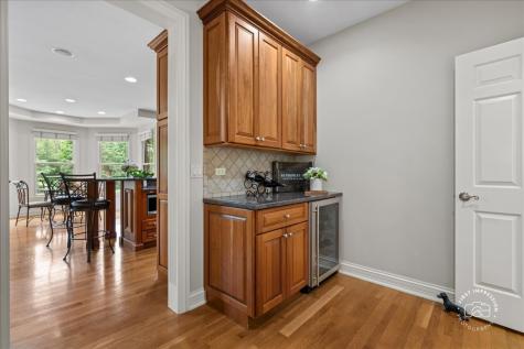 38W535 Red Bay Court St. Charles IL 60175