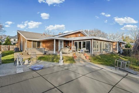 22 Greencroft Drive Champaign IL 61821