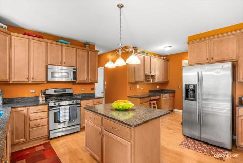 424 Camden Circle Oswego IL 60543