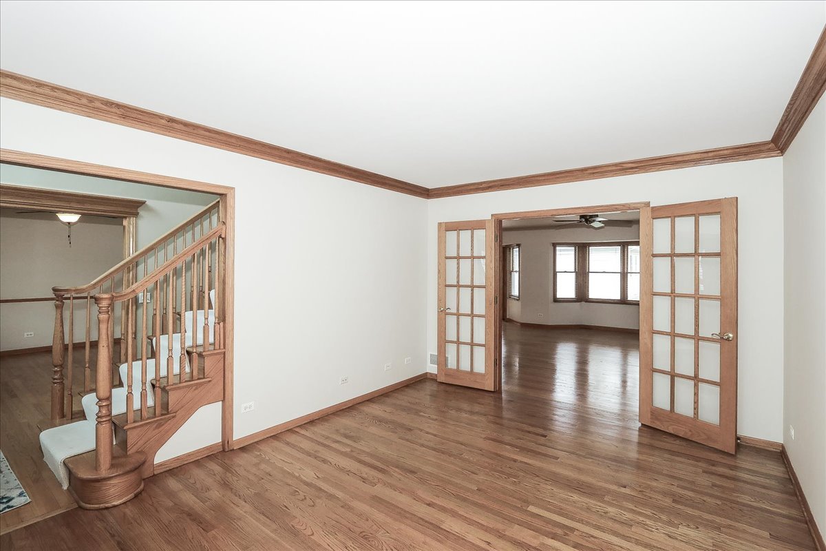 52 West Glenlake Avenue Roselle IL 60172