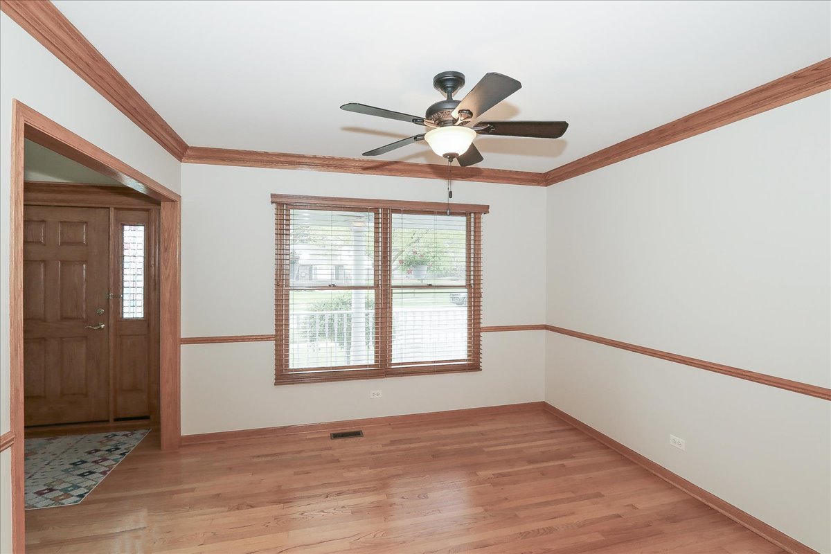 52 West Glenlake Avenue Roselle IL 60172