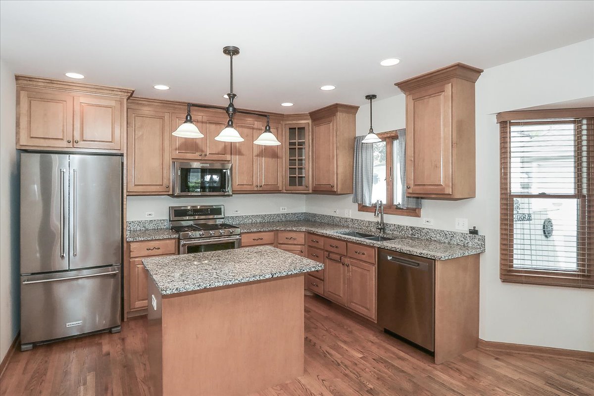 52 West Glenlake Avenue Roselle IL 60172