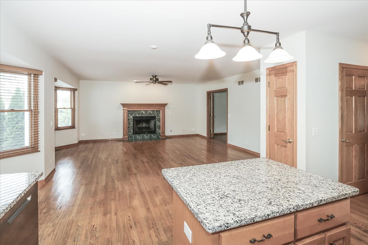 52 West Glenlake Avenue Roselle IL 60172