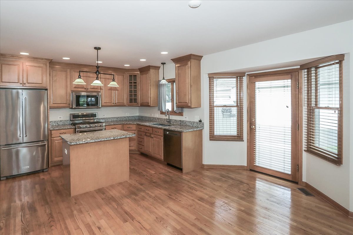 52 West Glenlake Avenue Roselle IL 60172