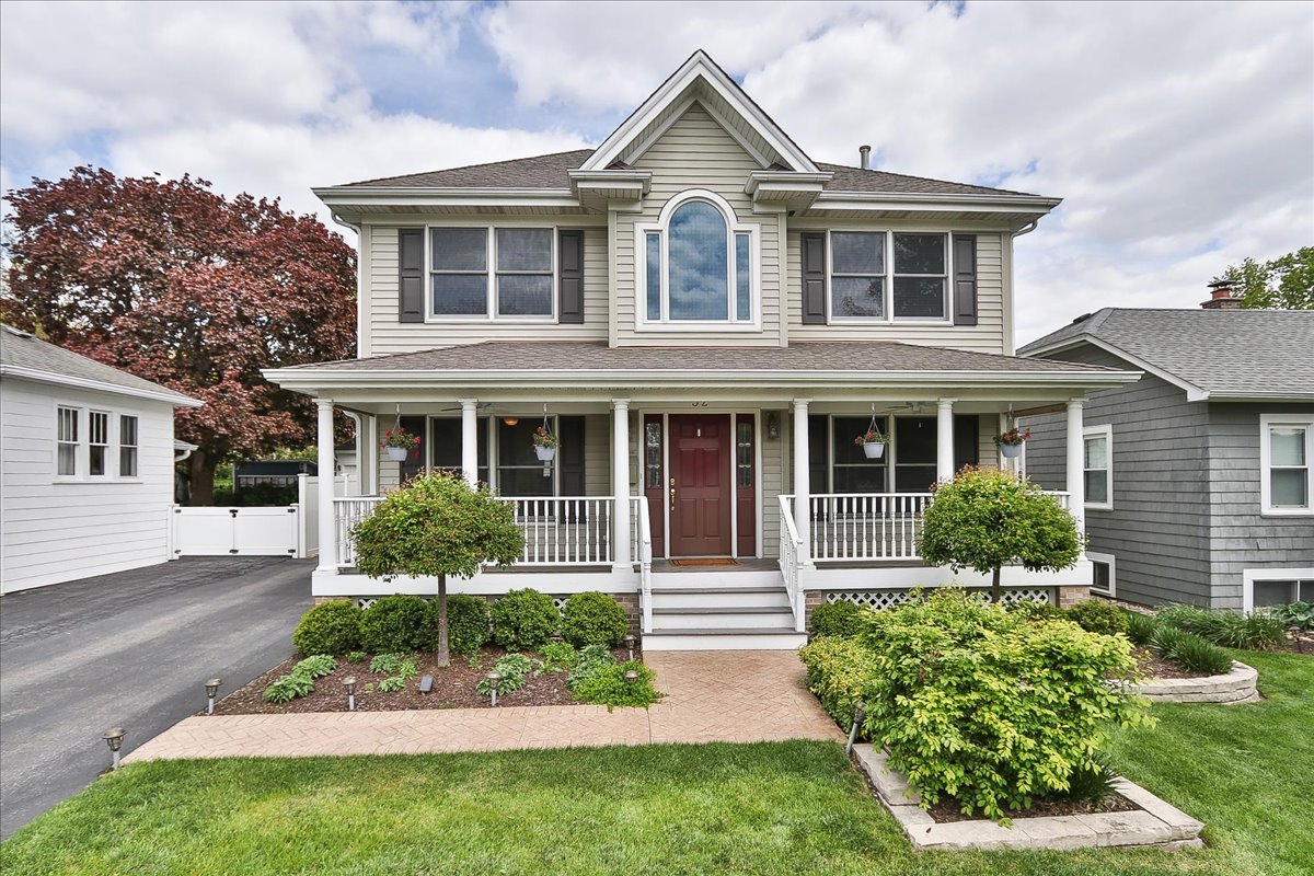 52 West Glenlake Avenue Roselle IL 60172