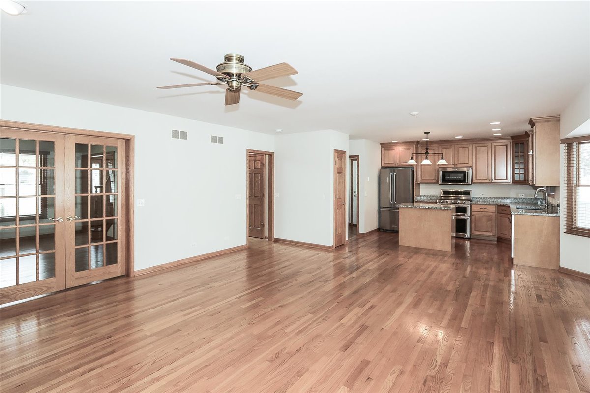 52 West Glenlake Avenue Roselle IL 60172