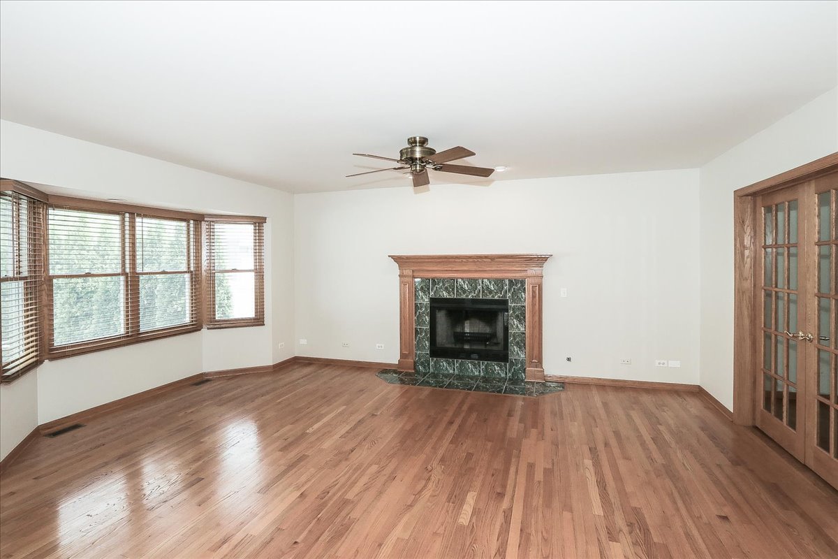 52 West Glenlake Avenue Roselle IL 60172