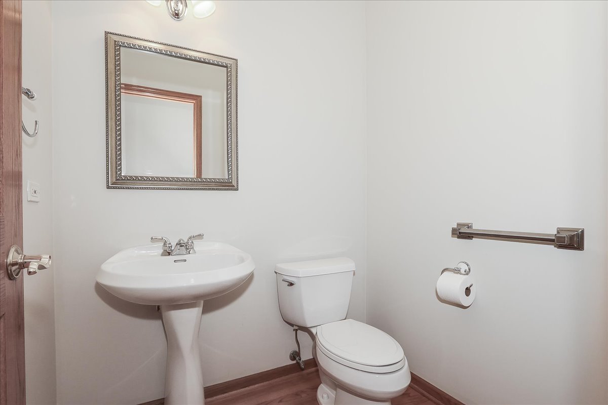 52 West Glenlake Avenue Roselle IL 60172
