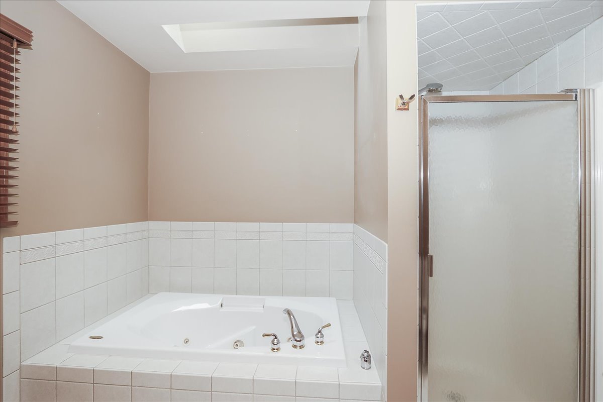52 West Glenlake Avenue Roselle IL 60172