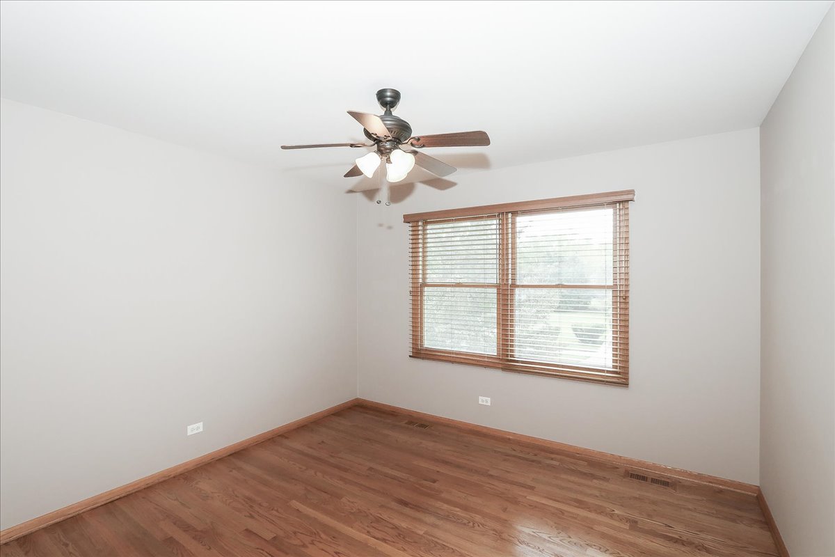 52 West Glenlake Avenue Roselle IL 60172
