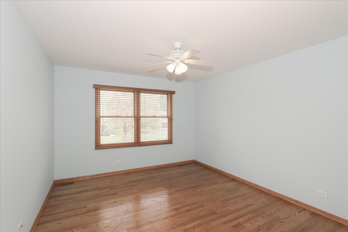 52 West Glenlake Avenue Roselle IL 60172