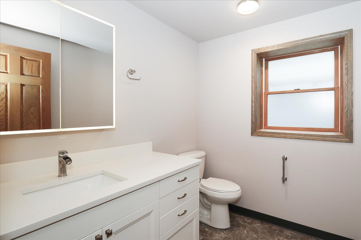 52 West Glenlake Avenue Roselle IL 60172