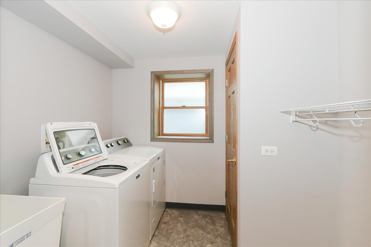 52 West Glenlake Avenue Roselle IL 60172